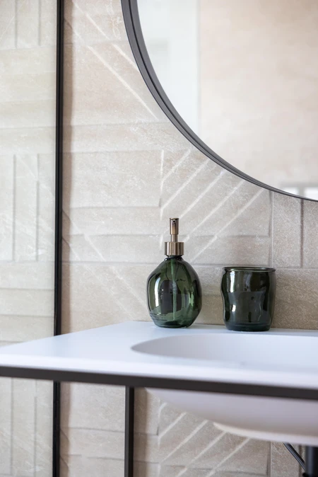 Elegant Bathroom Decor