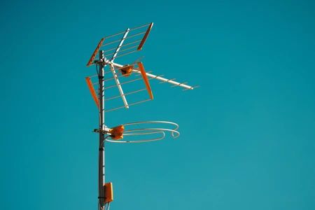 Minimalist Antenna Against Blue Sky