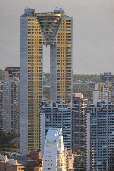 Modern Skyscraper in Urban Landscape