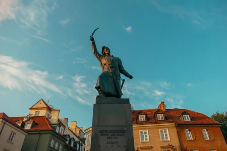 Historical Statue in Urban Setting
