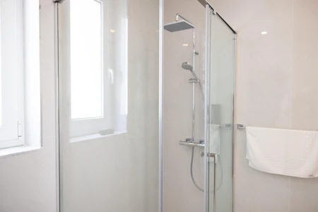 Minimalist Bathroom Shower