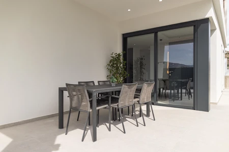 Modern Outdoor Dining Area