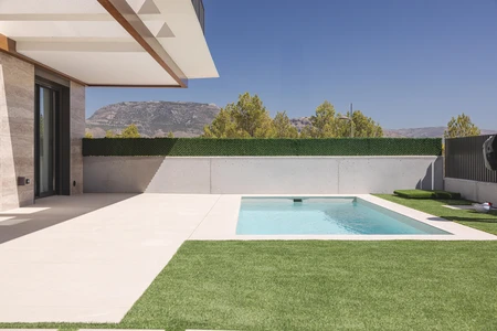 Modern Backyard Poolside