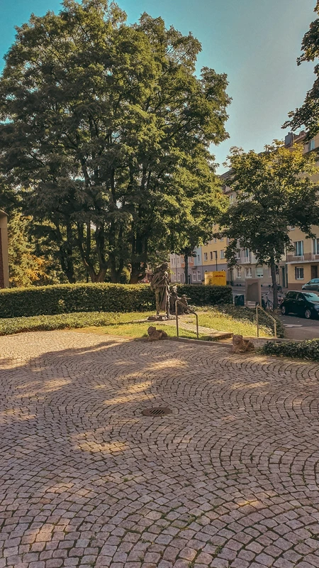 Peaceful Urban Park Scene