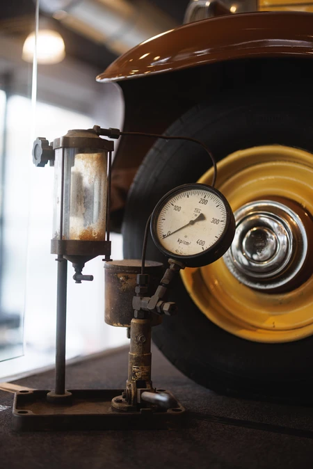 Vintage Gauge and Mechanism