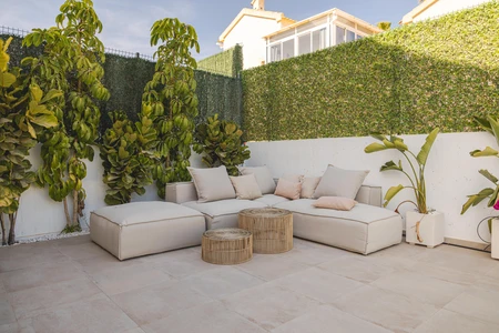Modern Outdoor Lounge Area