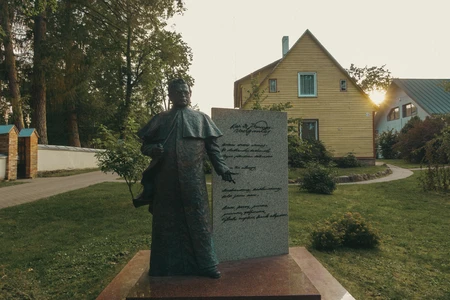 Statue in a Tranquil Neighborhood