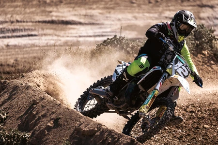 Dynamic Dirt Bike Racer