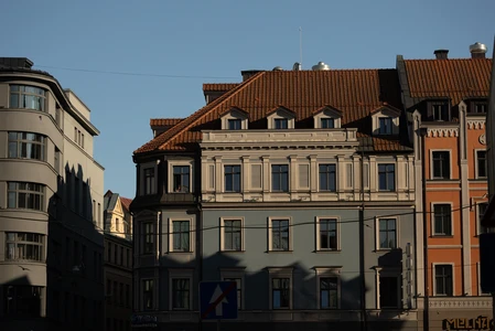 Sunlit Urban Architecture