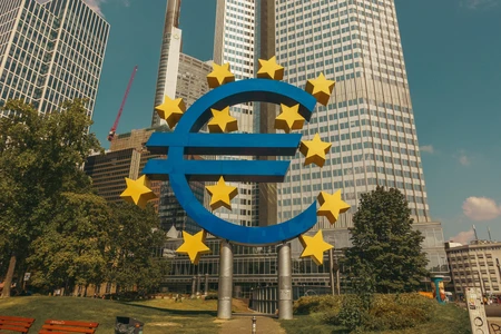 Euro Monument in Financial District