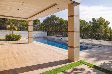 Luxurious Poolside Patio
