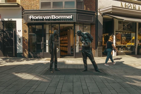 Street Sculptures and Shoppers