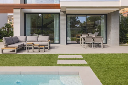 Modern Outdoor Living Space