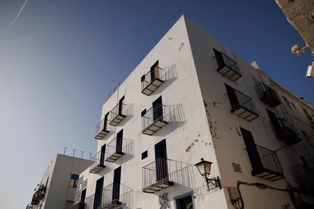 Sunlit Urban Architecture