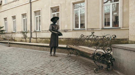 Urban Statue Scene