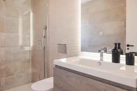 Modern Bathroom Decor