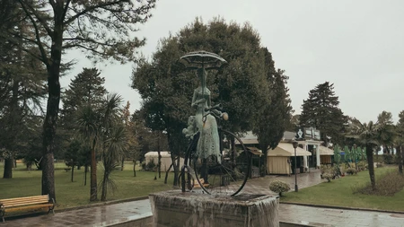 Statue in Scenic Park