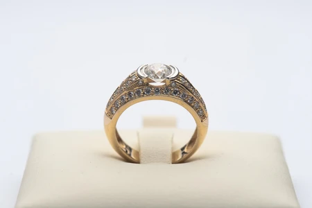 Elegant Diamond Ring