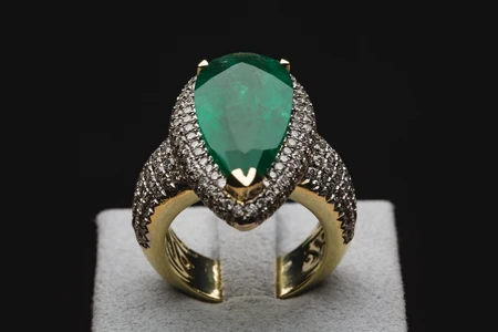 Elegant Emerald Ring