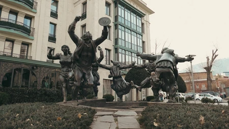 Dynamic Sculpture in Urban Setting
