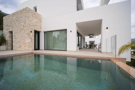 Modern Villa with Pool