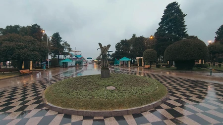 Rainy Park Plaza