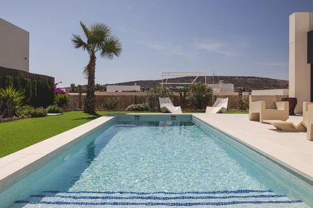 Luxurious Poolside Retreat
