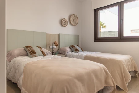 Cozy Twin Bedroom