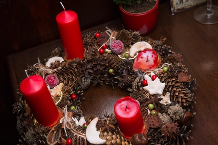 Festive Pinecone Wreath