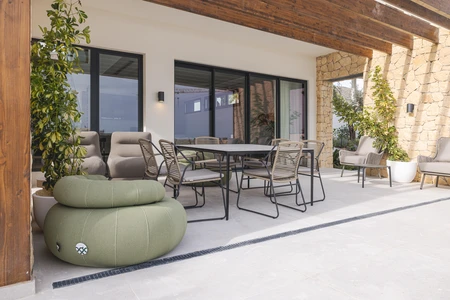 Modern Outdoor Patio