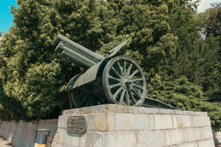 Historic Cannon Monument