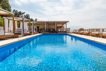 Luxurious Poolside Retreat