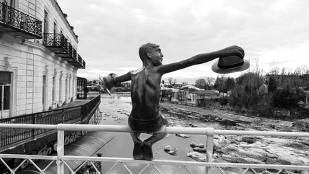 Riverside Sculpture and Architecture