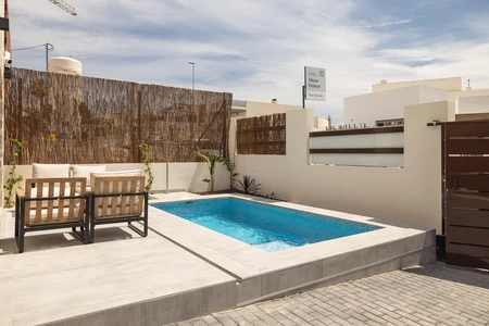 Modern Poolside Patio