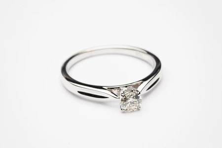 Elegant Diamond Ring