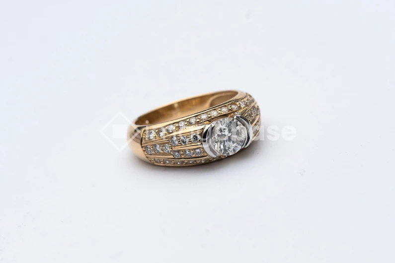 Elegant Gold Diamond Ring