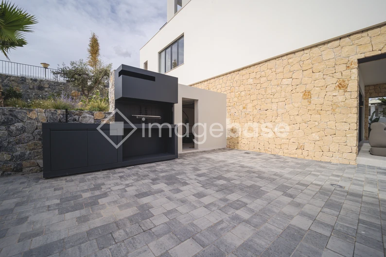 Modern Outdoor Patio