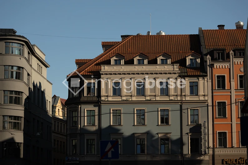 Sunlit Urban Architecture