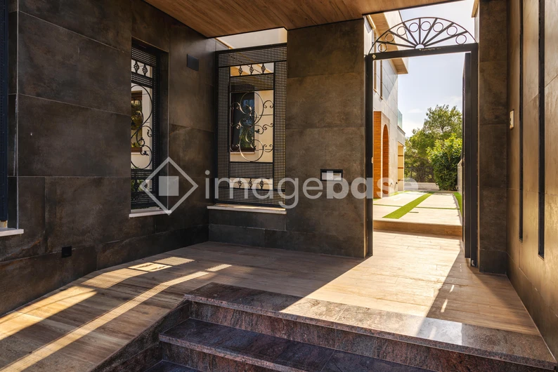 Elegant Modern Entryway