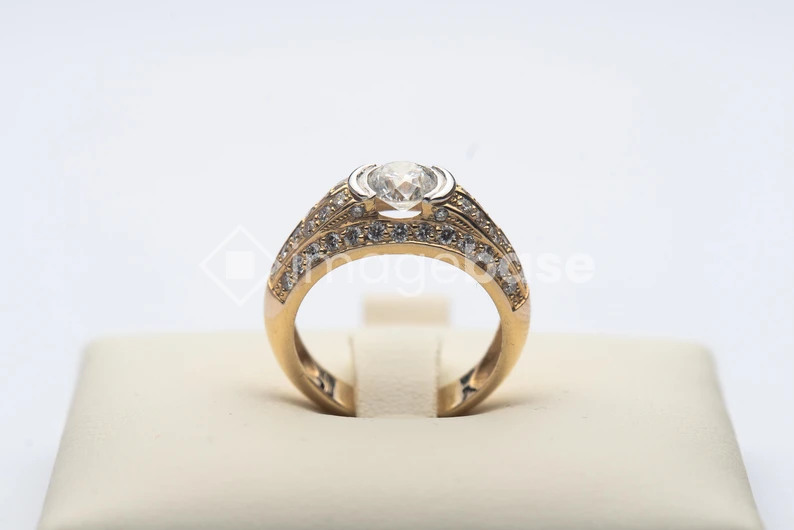 Elegant Diamond Ring