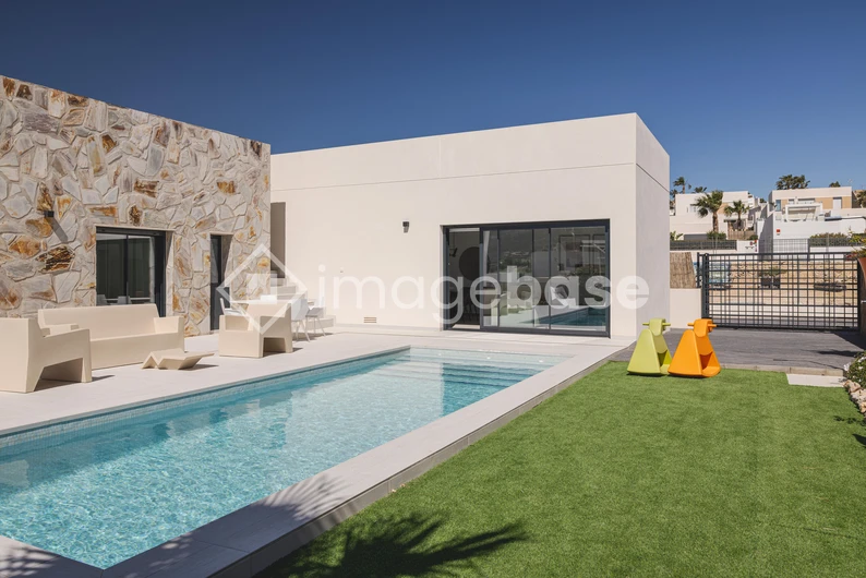 Modern Poolside Retreat