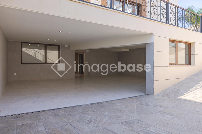 Modern Open Garage