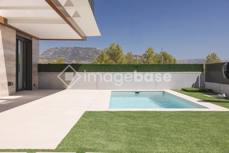 Modern Backyard Poolside