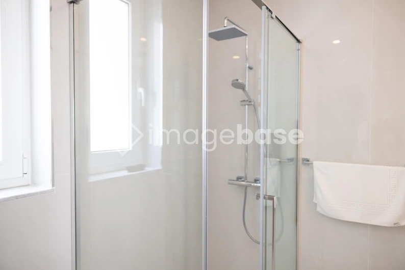 Minimalist Bathroom Shower