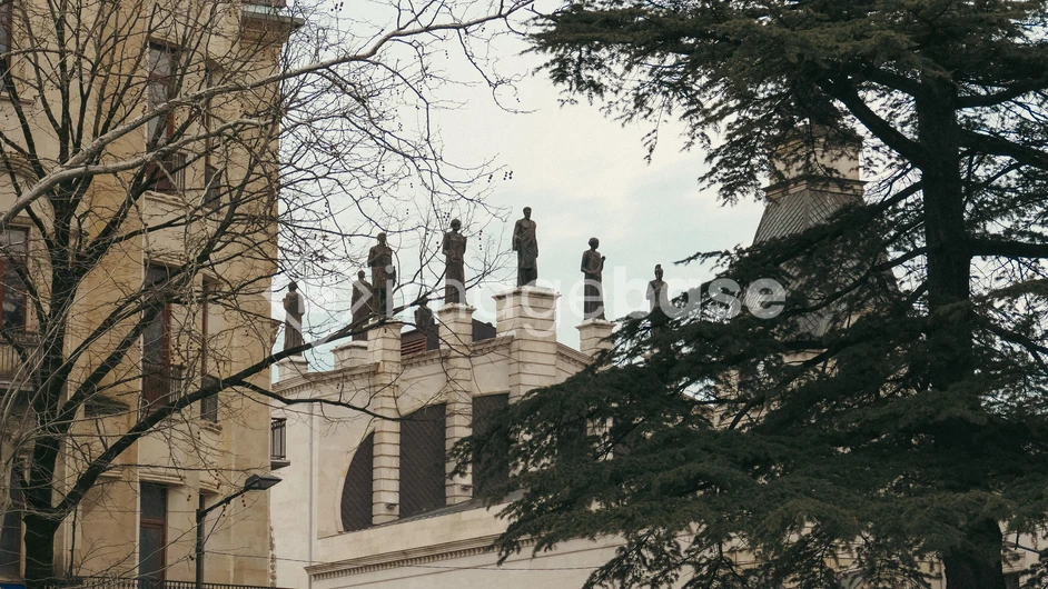 Urban Statues and Architecture