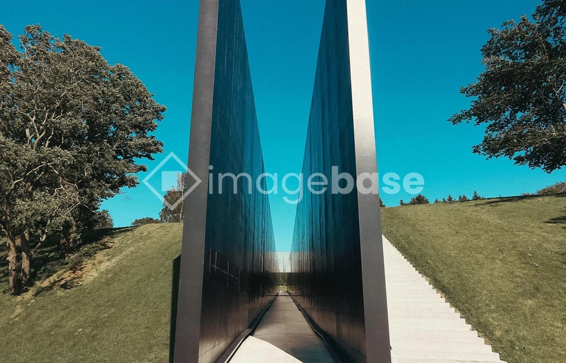 Monumental Pathway