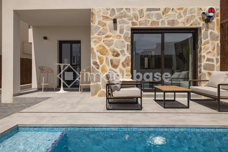 Modern Poolside Patio
