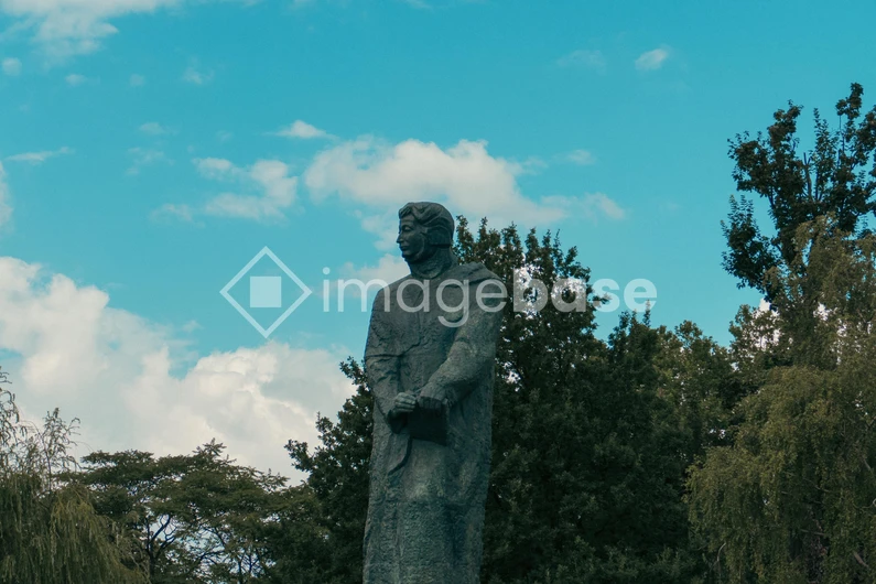 Outdoor Statue under Blue Sky