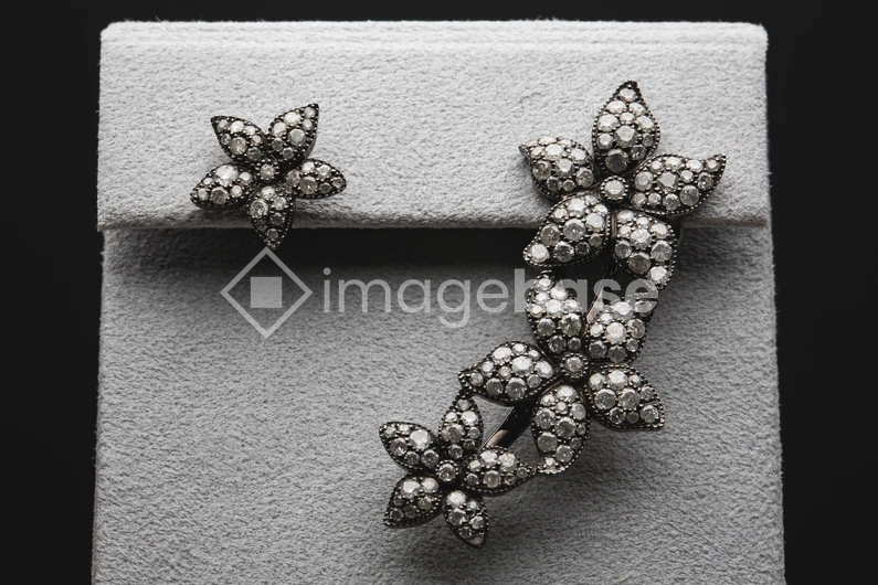 Elegant Floral Brooch