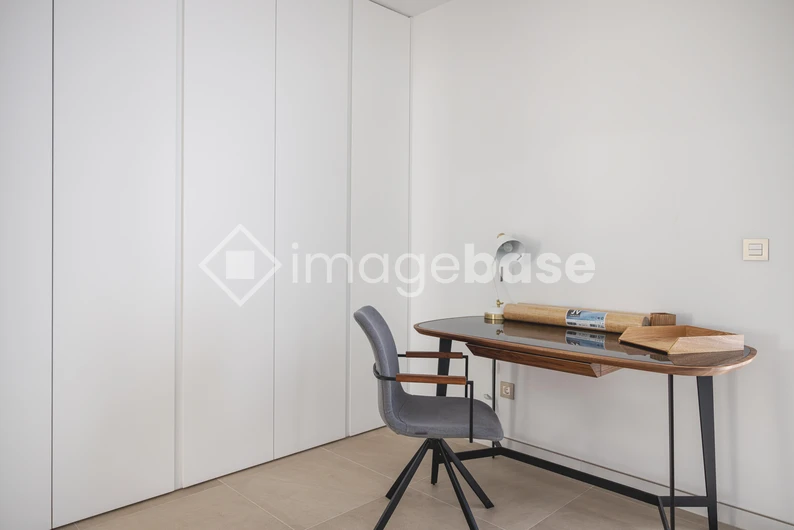 Minimalist Work Desk